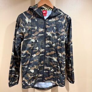 Nike Women’s Camouflage Windbreaker Jacket